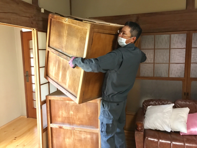 片付け・整理の作業風景
