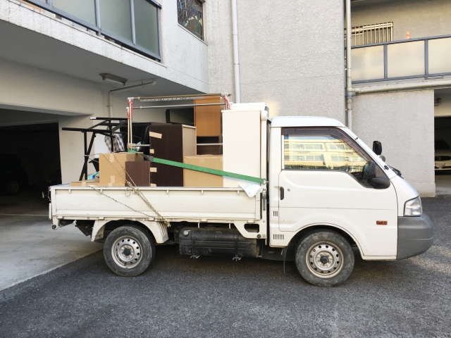 不用品回収・処分の作業風景